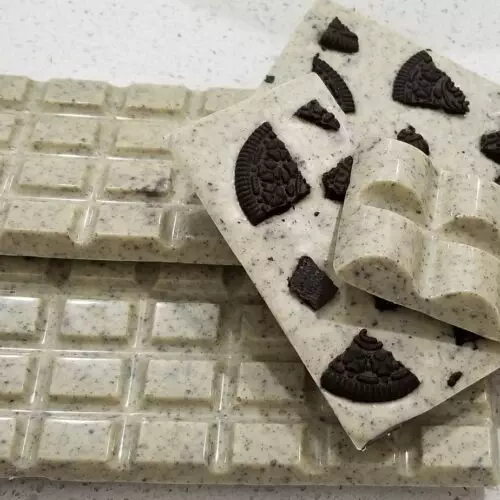 White Chocolate Bar with Oreo